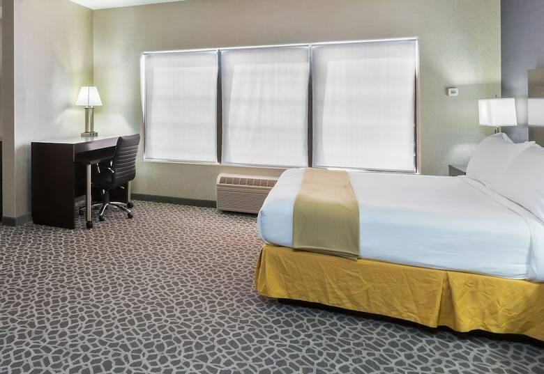 Holiday Inn Express Hotel & Suites Mt. Holly