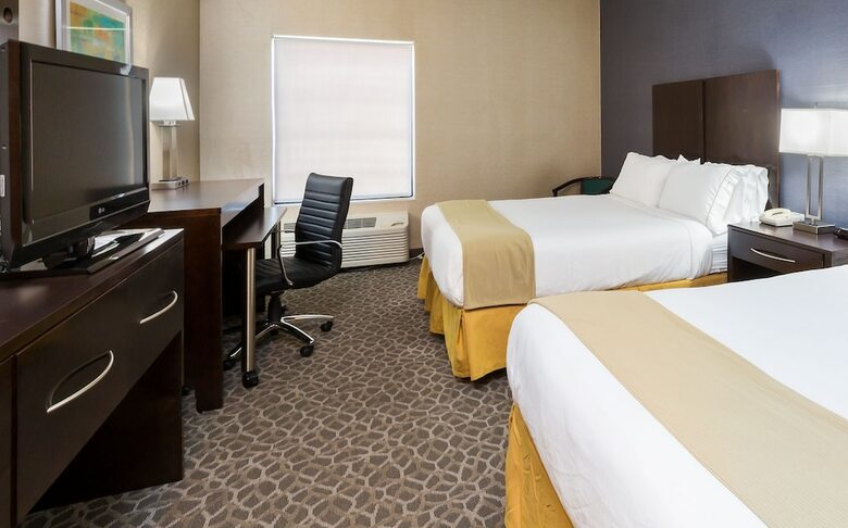 Holiday Inn Express Hotel & Suites Mt. Holly