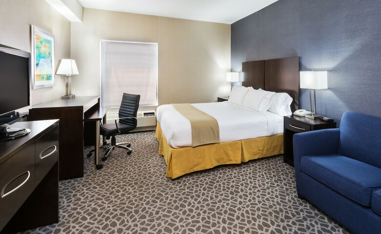 Holiday Inn Express Hotel & Suites Mt. Holly