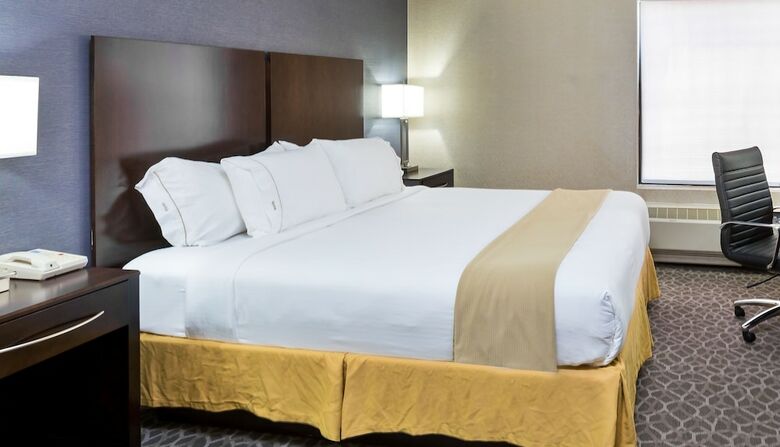 Holiday Inn Express Hotel & Suites Mt. Holly