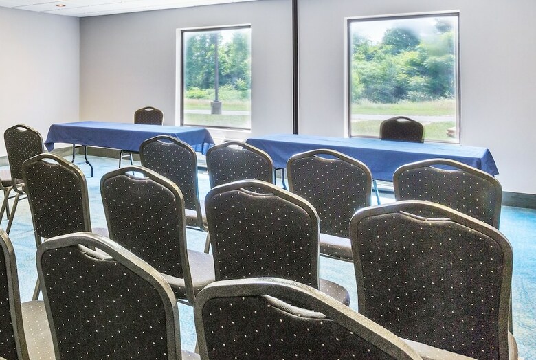 Holiday Inn Express Hotel & Suites Mt. Holly
