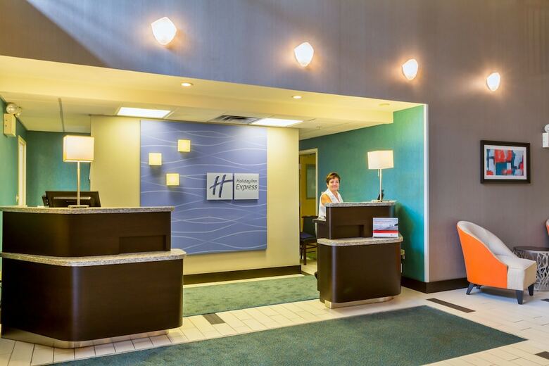 Holiday Inn Express Hotel & Suites Mt. Holly