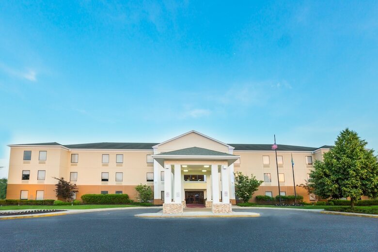 Holiday Inn Express Hotel & Suites Mt. Holly