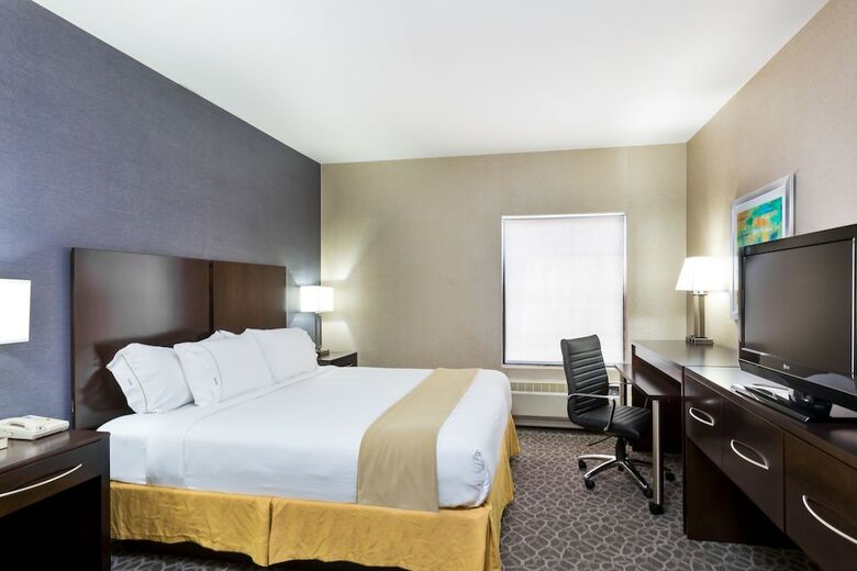 Holiday Inn Express Hotel & Suites Mt. Holly