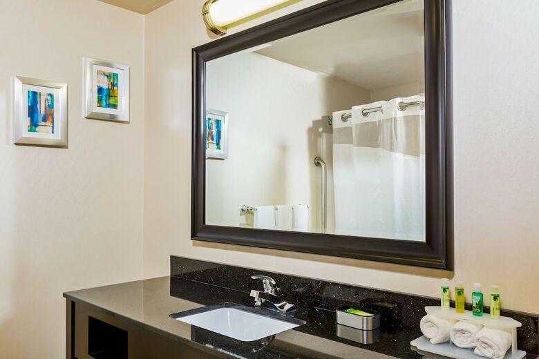 Holiday Inn Express Hotel & Suites Mt. Holly