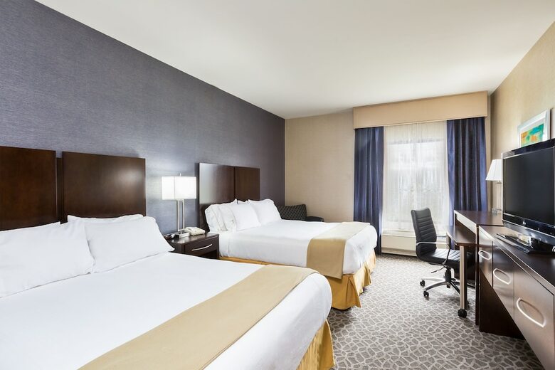 Holiday Inn Express Hotel & Suites Mt. Holly