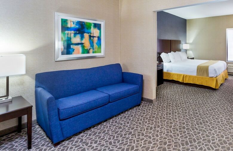 Holiday Inn Express Hotel & Suites Mt. Holly