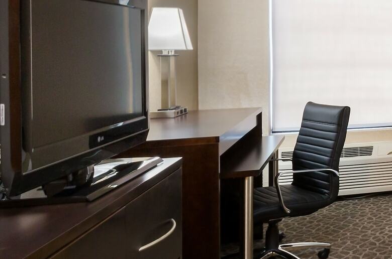 Holiday Inn Express Hotel & Suites Mt. Holly