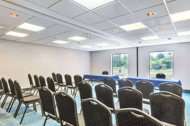Holiday Inn Express Hotel & Suites Mt. Holly