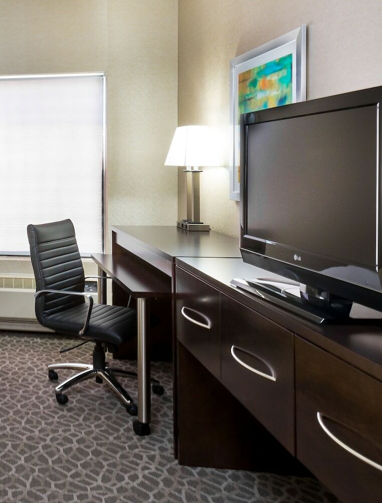 Holiday Inn Express Hotel & Suites Mt. Holly