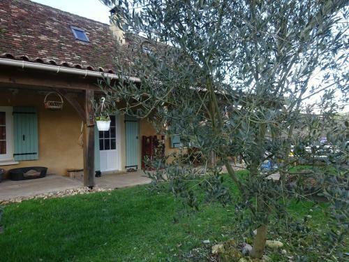 Perigourdine Typique Avec Piscine Et Jardin Clos