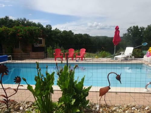 Perigourdine Typique Avec Piscine Et Jardin Clos