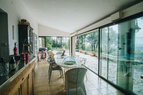 Maison Situ�e En Campagne Et Au Calme � Gordes