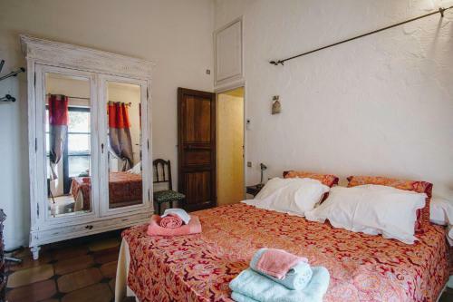 Maison Situ�e En Campagne Et Au Calme � Gordes