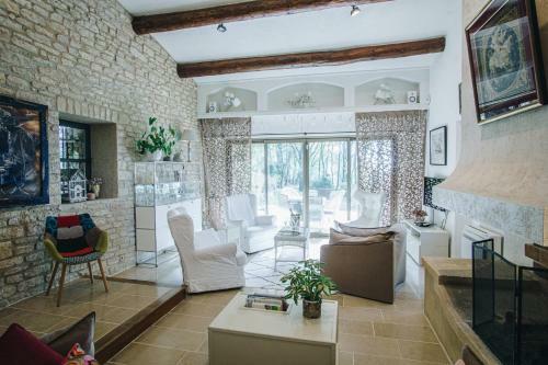 Maison Situ�e En Campagne Et Au Calme � Gordes