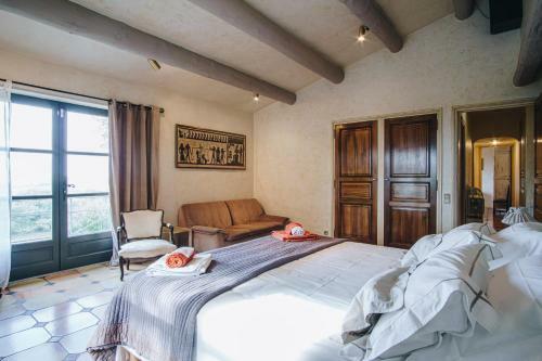 Maison Situ�e En Campagne Et Au Calme � Gordes