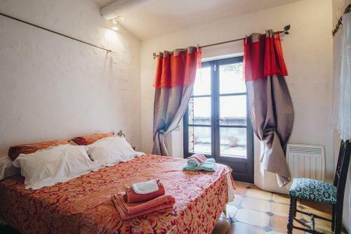 Maison Situ�e En Campagne Et Au Calme � Gordes