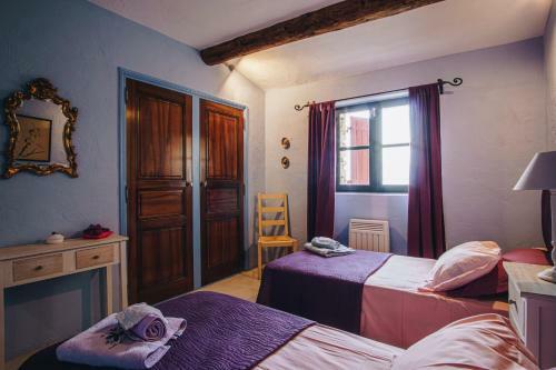 Maison Situ�e En Campagne Et Au Calme � Gordes