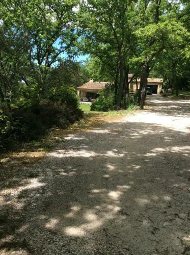 Maison Situ�e En Campagne Et Au Calme � Gordes