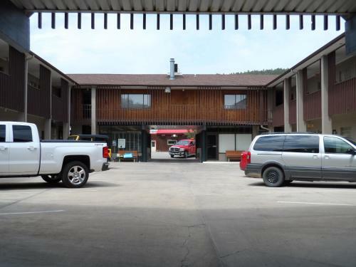 Bear Lodge Motel