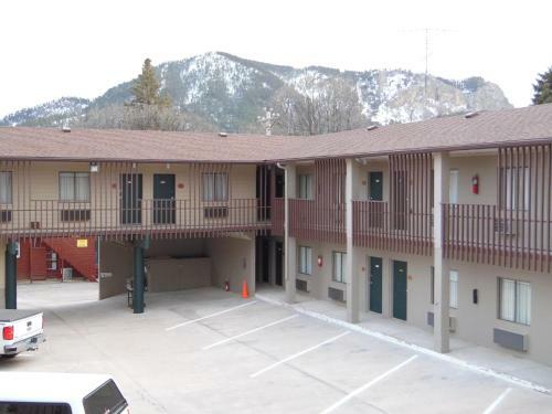 Bear Lodge Motel