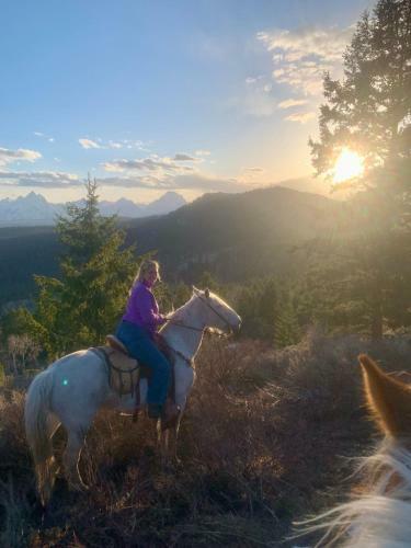 Lodge Heart Six Ranch