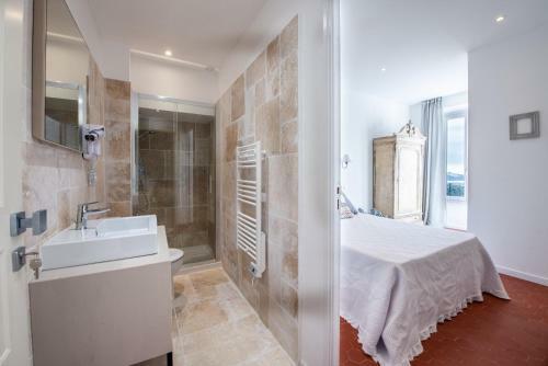 Hostal Chambres Lougolin