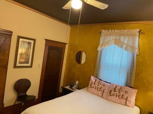 1912 Nostalgic Train Crew B&B