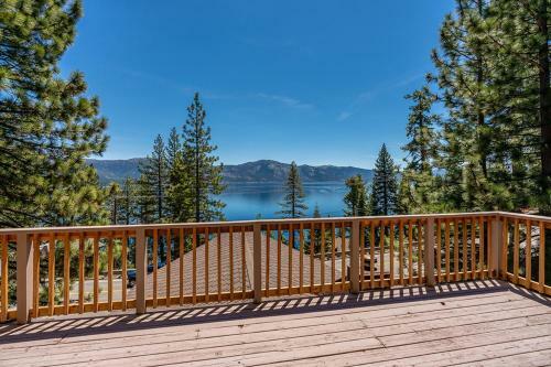 Lake View Chalet