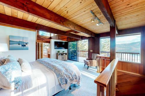 Lake View Chalet