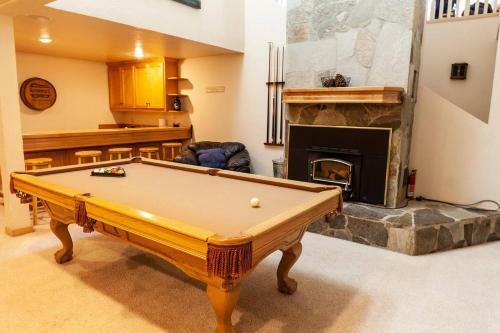 Beautiful 3500sf Lake Tahoe Home W/ Open Layout