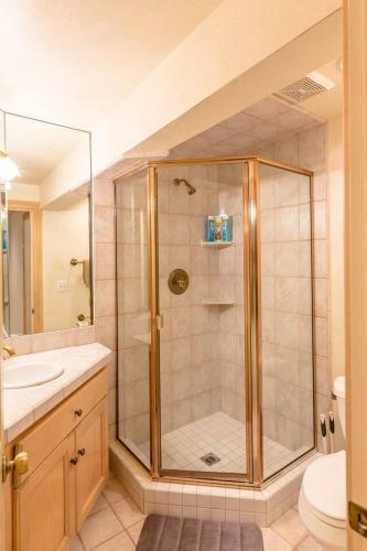 Beautiful 3500sf Lake Tahoe Home W/ Open Layout