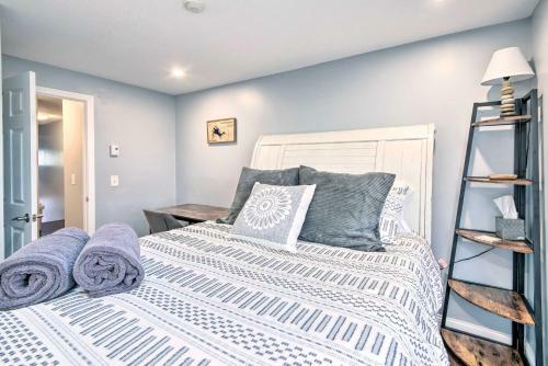 Laconia Townhome With Deck About 1 Mile To Beach!