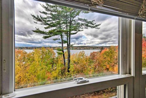 Laconia Townhome With Deck About 1 Mile To Beach!