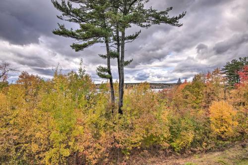 Laconia Townhome With Deck About 1 Mile To Beach!