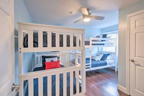 Laconia Townhome With Deck About 1 Mile To Beach!