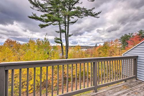 Laconia Townhome With Deck About 1 Mile To Beach!