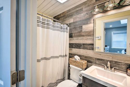 Laconia Townhome With Deck About 1 Mile To Beach!