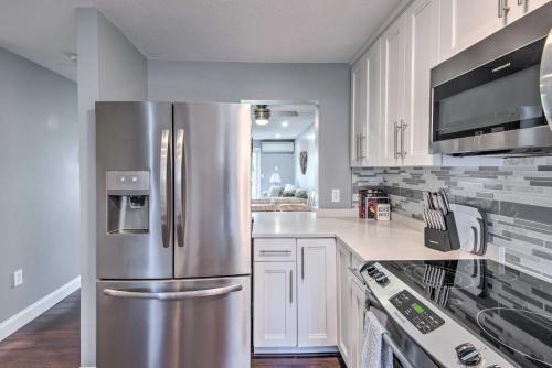 Laconia Townhome With Deck About 1 Mile To Beach!