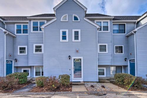 Laconia Townhome With Deck About 1 Mile To Beach!