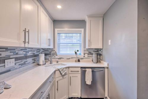 Laconia Townhome With Deck About 1 Mile To Beach!