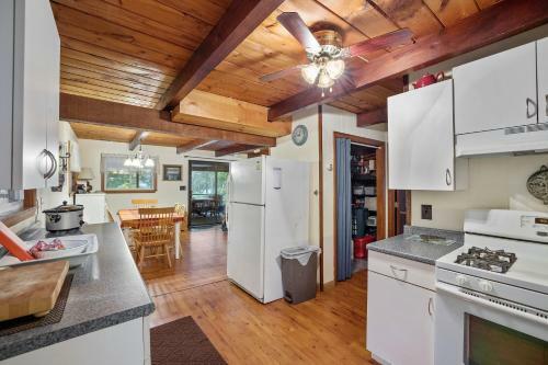 Cozy Home Retreat! At Lake Winnipesaukee
