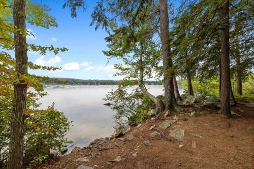 Cozy Home Retreat! At Lake Winnipesaukee