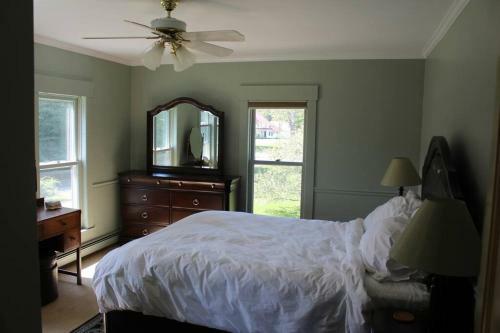Apartamento Private Farmhouse Suite, Lake View Fields + Woods