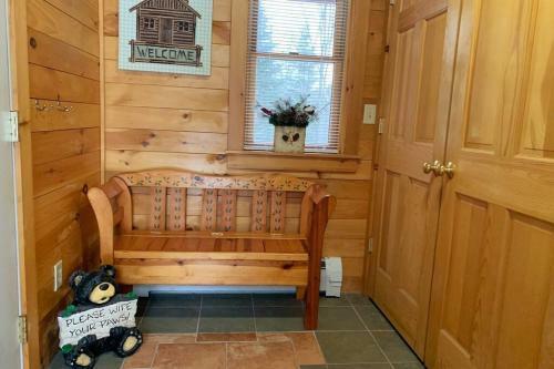 Pinewood Lodge Cozy Pet Friendly Log Cabin