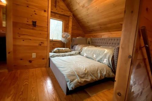 Pinewood Lodge Cozy Pet Friendly Log Cabin