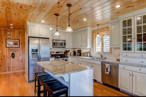 Oe Beautiful Modern Log Home On 17 Acres, Private, Views, Fire Pit, Ping Pong, AC