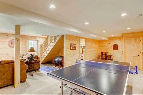 Oe Beautiful Modern Log Home On 17 Acres, Private, Views, Fire Pit, Ping Pong, AC