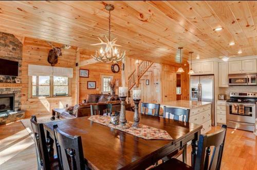 Oe Beautiful Modern Log Home On 17 Acres, Private, Views, Fire Pit, Ping Pong, AC