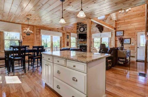 Oe Beautiful Modern Log Home On 17 Acres, Private, Views, Fire Pit, Ping Pong, AC